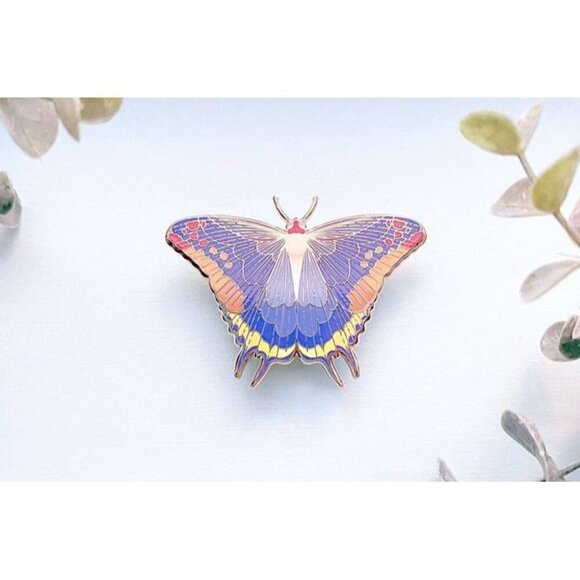 Two-Tailed Pasha Butterfly Enamel Pin - Gold Plated Nature‎ & Insect Jewelry - Picture 3 of 9
